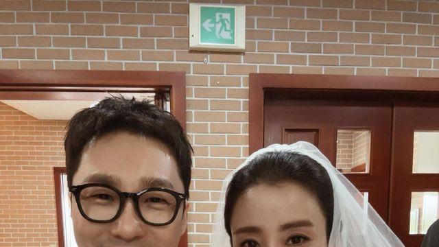 '친자 스캔들' 휘말린 박은혜, 새 신랑 공개…