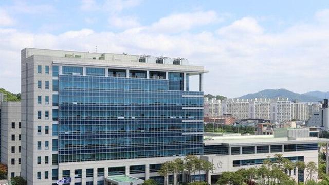 이별 통보에 자녀 앞서 연인 폭행 60대, 징역 1년8개월