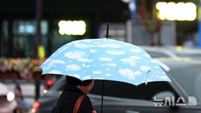 전국 흐린 하루…강원도 내일까지 120㎜ 폭우[오늘날씨]