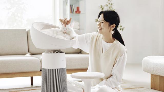 '냥집사' 취향저격한 LG 에어로 캣, 2025 美타임 최고의 발명품 선정