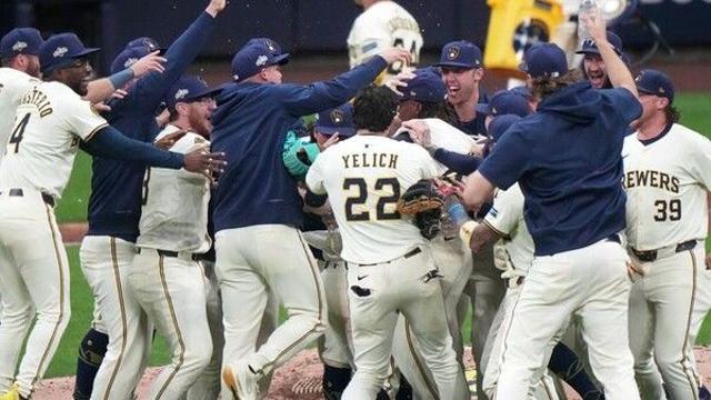 '다저스 나와' 밀워키, 컵스 3-1로 꺾고 7년 만에 NLCS 진출