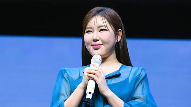 '유부녀→건물주설' 송가인, 끝없는 가짜뉴스에 직접 등판…