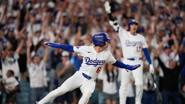 다저스 김혜성, NLCS 로스터에도 합류할까…로버츠 감독 