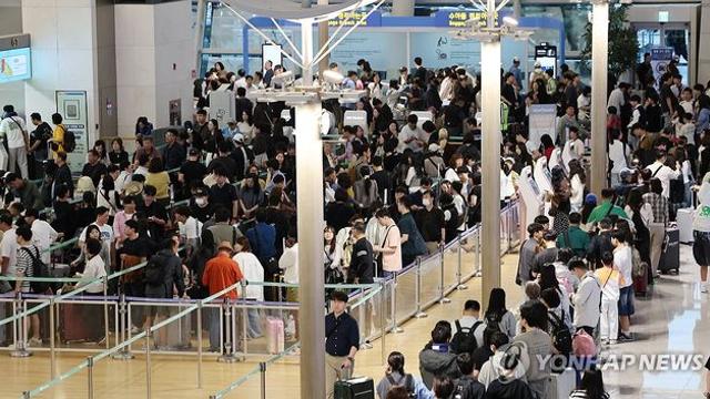 황금연휴 인천공항 일평균 이용객 21만7천명…역대 추석 최다