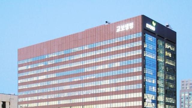 [2025 국감 이슈] 교보생명 신창재 회장, 신탁사업 논란으로 증인석 선다