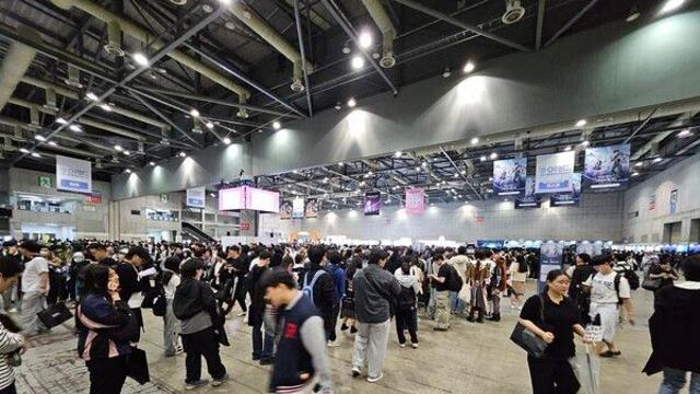 [현장] 비가 와도 정상영업!...호요버스 팬들을 한자리에 모은 ‘호요랜드2025’ 2일차