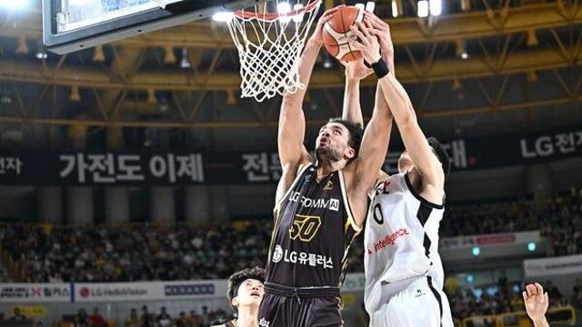 '마레이 4경기 더블더블' LG, 3연승 질주 선두로…소노·삼성도 1승 추가