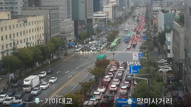 [1보] 서울 대림동 4층 건물서 화재...출근길 교통 혼잡
