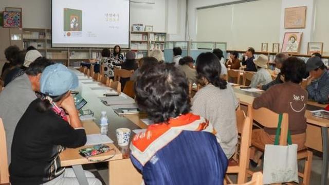 양평군 '재미작가 이수정' 소나기마을 문학교실에서 특별 강연