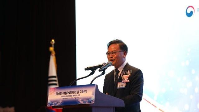 노동진 수협회장, '여성 어업인의 시대, 수산업의 미래를 밝히길 희망'