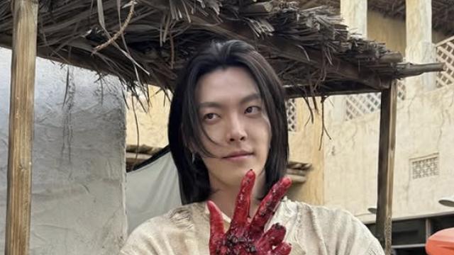 김우빈, 단발도 미남…‘더 글로리’ 패러디도 찰떡 [AI 포토컷]