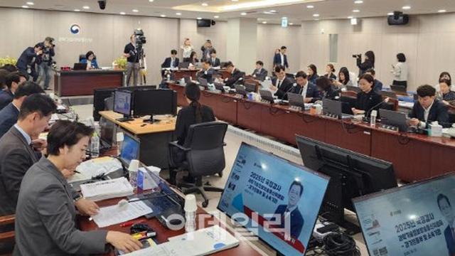 화재는 늦장, 연구는 삭감…과방위, 대통령 대응·R&D 예산 놓고 격돌