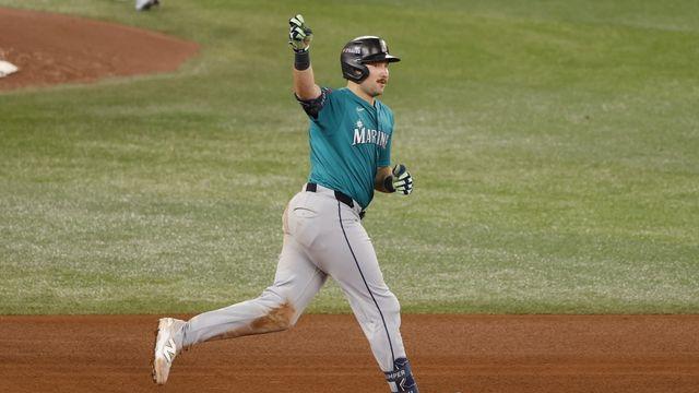 홈런왕 롤리 동점포 '쾅'…시애틀, 토론토 꺾고 ALCS 첫판 승리