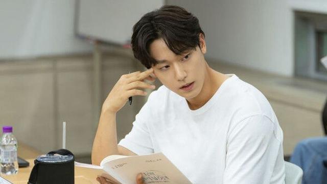이도현 귀신 호텔 사장 된다…'그랜드 갤럭시 호텔'