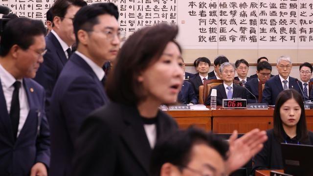 '난장판' 법사위 국감…조희대 이석 두고 여야 난타전