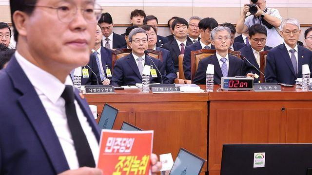 정청래, 曺 국감장 침묵·이석에 