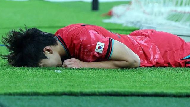 0-4 대패했는데…한국 축구 미래, 엎친 데 덮친 ‘날벼락’ 소식