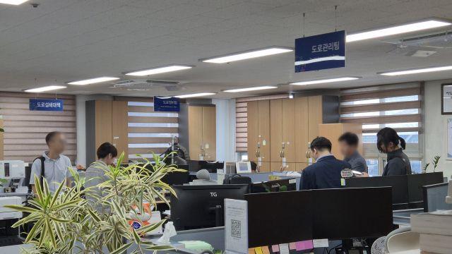 재차 고개 숙인 특검 