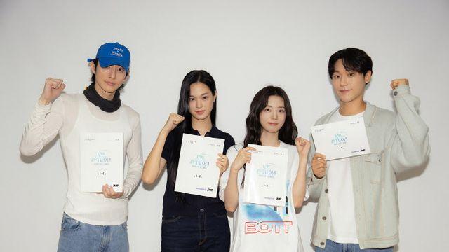 이도현·신시아, 넷플릭스 '그랜드 갤럭시 호텔' 출연 확정[공식]