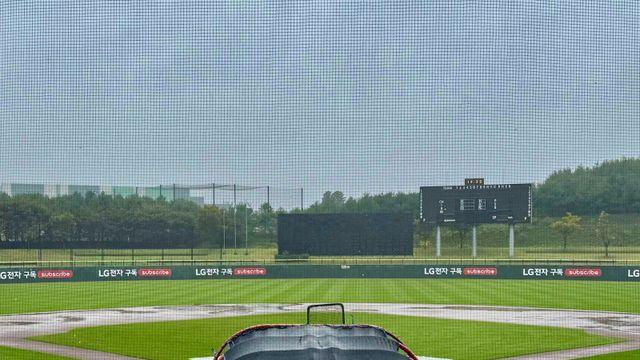 한국시리즈 대비 훈련 중인 LG, 첫 청백전 비로 연기…올해는 자체 경기만 계획