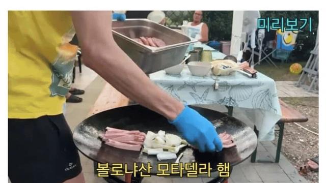 이탈리아로 넘어간 부대찌개 근황.jpg