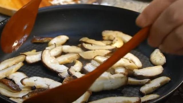 고기만큼 영양소는 풍부한데, 기름지지 않아 몸에 좋은 '이 반찬'