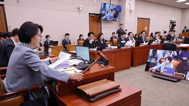 법사위 국감서 '지귀연 유흥주점' 공방…