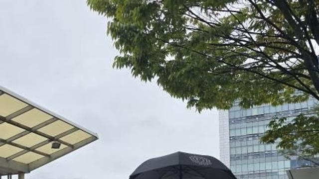 성남시의회 이군수 의원, 서은경 행정교육위원장 불신임 저지! 비 내리는 아침, 출근길 '1인 런닝 시위'로 대시민 호소