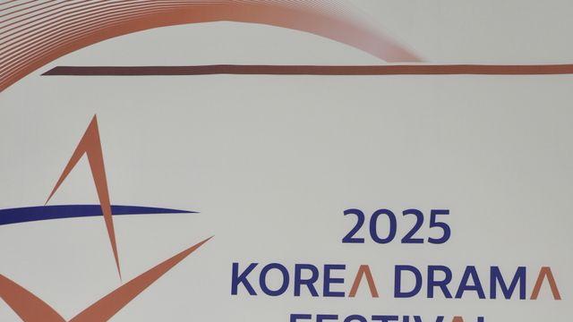 이현욱, ‘원경’과 ‘샤크: 더 스톰’으로 ‘2025 코리아 드라마 어워즈’ 우수연기상 수상!