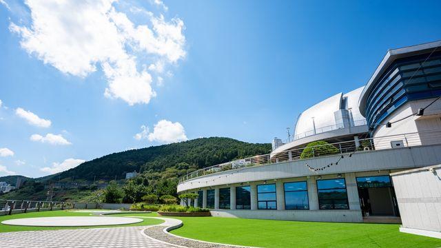 노후 호텔 리모델링한 '거제문화예술회관 문화지음' 23일 개관