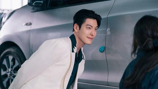 '다지니' 김우빈, 김은숙 작가와 재회…