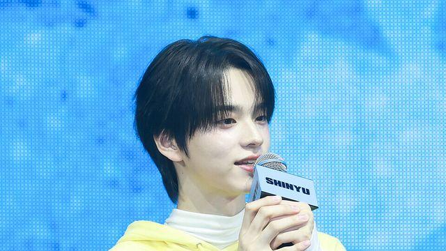 [NC포토] 투어스 신유, 아이 귀여워~