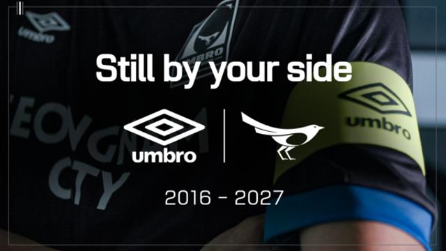 [공식발표] 우리 2년 더 한다! 성남FC, 홈경기서 '10년 동행' 엄브로와 재계약 발표