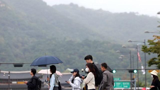 [오늘의 날씨] 연이어 내리는 가을비···강원영동·제주는 밤까지 내려