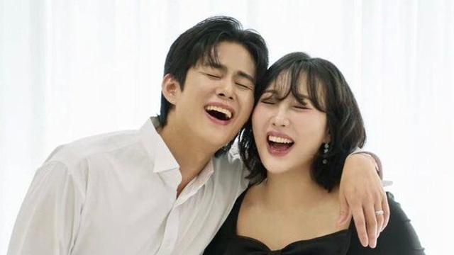 '엔조이 커플' 임라라·손민수, 쌍둥이 부모 됐다