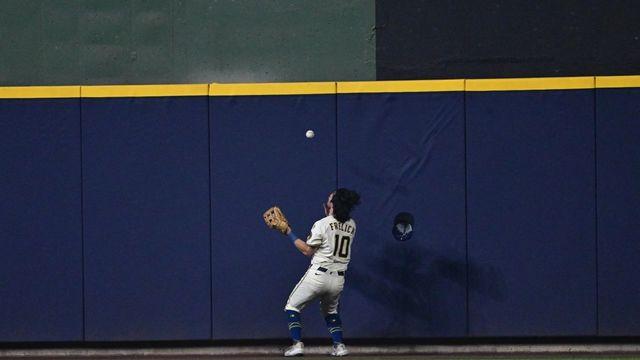 중견수 쪽 병살타·8회까지 완벽투…MLB 가을 야구 진기록