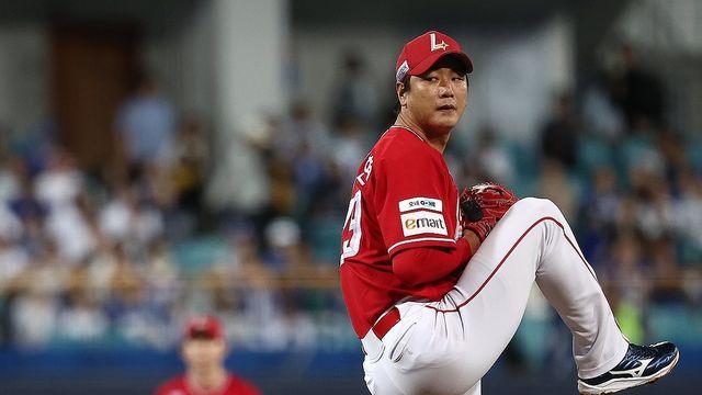 SSG 김광현, 5이닝 1실점 역투…선동열의 PS 통산 탈삼진과 타이