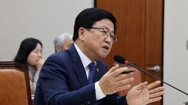 최교진 교육부 장관 “레벨테스트 ‘영어유치원’, 근절 노력할 것”
