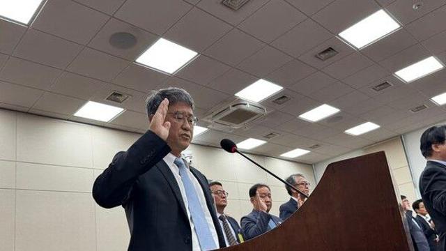위원장도 위원도 한명 없는 방미통委 첫 국감…대변인이 위원장 대행?