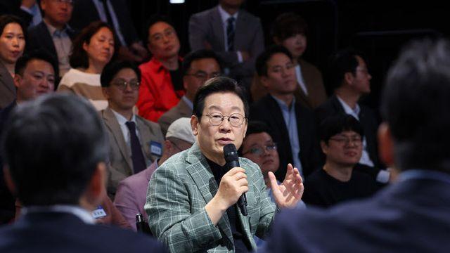 李대통령 “금융기관 공적 역할 다해야”…‘서민금융 강화·부채 탕감’ 강조