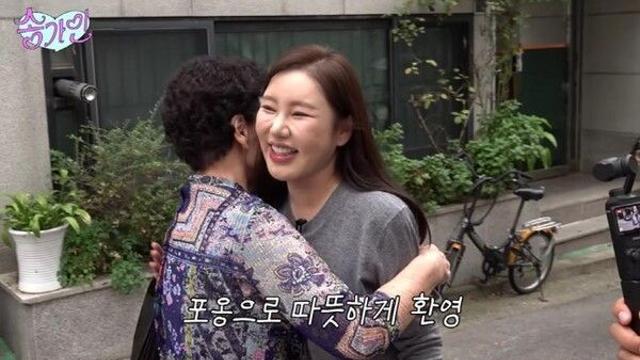 송가인, 무명 시절 살던 사당동 '친정집' 기습 방문…밀린 월세 기다려 준 집주인 할머니와 '눈물 상봉'