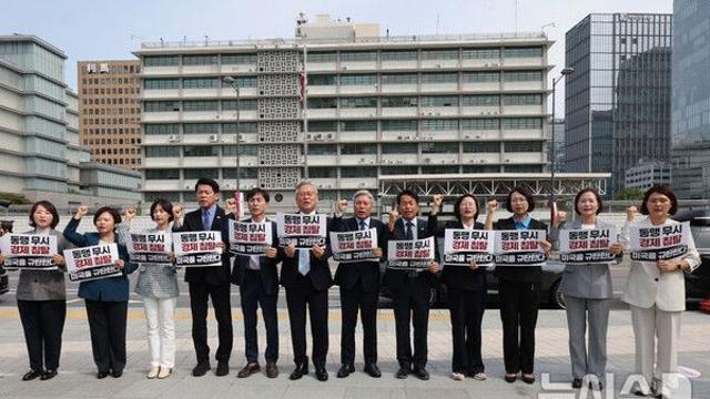 조국, 오늘 인천항 철강물류단지 찾아…수출 피해 기업 간담회