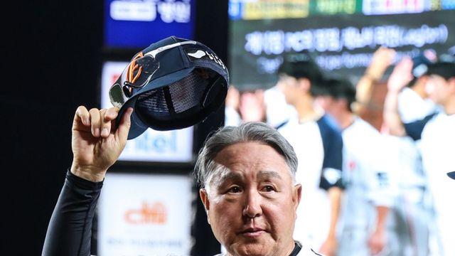 8년 만에 가을야구 복귀...김경문 한화 감독 