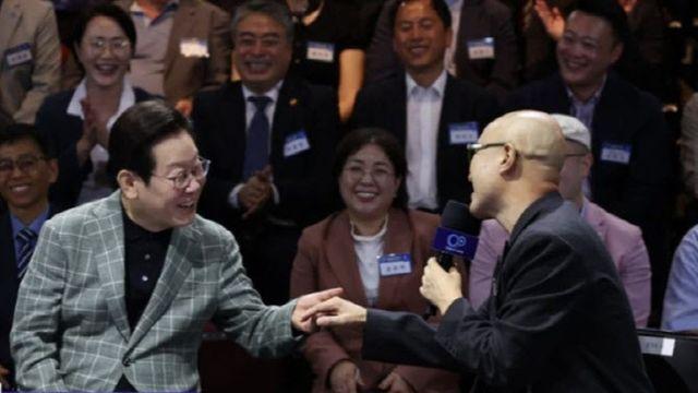 李 대통령 만난 홍석천 “잘생겼지만 내 스타일 아냐”