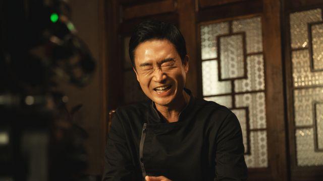 200만 웃긴 ‘보스’, 현장도 웃음기 가득…비하인드 스틸 공개