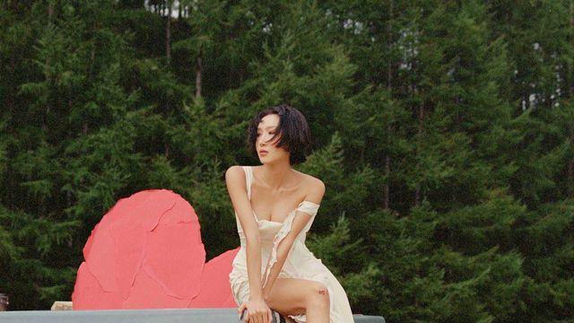 화사, 웨딩 화보같은 'Good Goodbye' 콘셉트 포토 공개