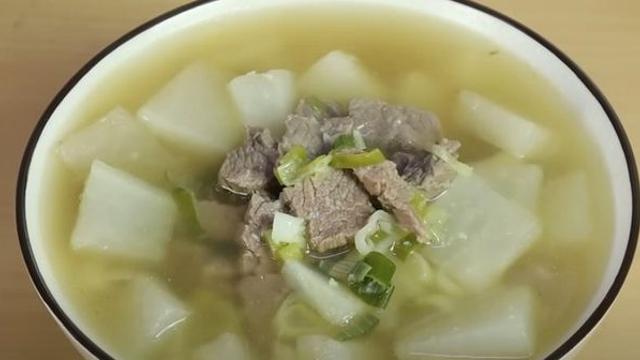 소고기뭇국 기름기 제거는 '키친타월'로 해결하세요