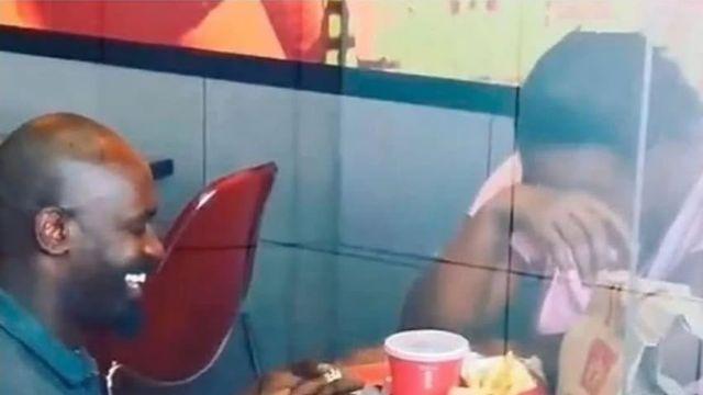 훌쩍훌쩍 KFC에서 프로포즈 하던 좆거지 커플의 최후