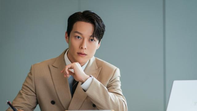 장기용, '냉미남 팀장님'으로 변신…'위장 취업' 안은진과 속앓이 로맨스 (키스는 괜히 해서)