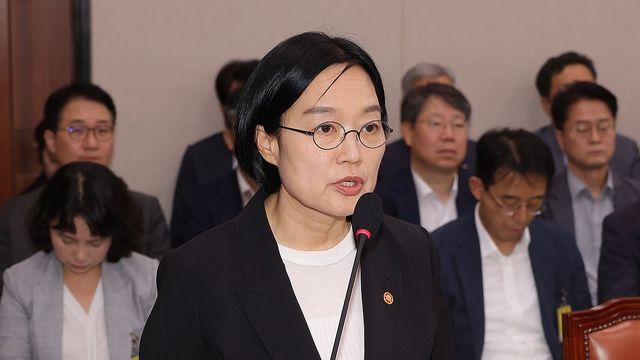 '김어준 처남 차관설' 거론된 국감장…국힘, 장관에 
